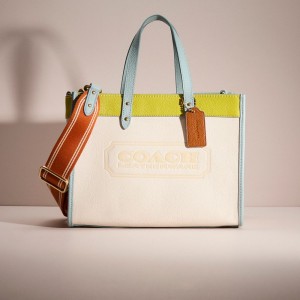 Coach Restored Field Tote 30 In Colorblock With Badge. Turquoise Clair | COH865082